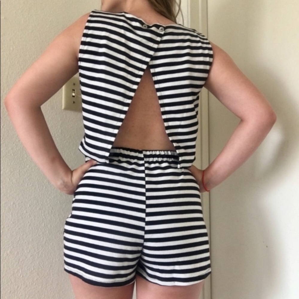 Gypsy Warrior Black and White Horizontal Striped Open Flap Back Shorts Rompers - Picture 2 of 8